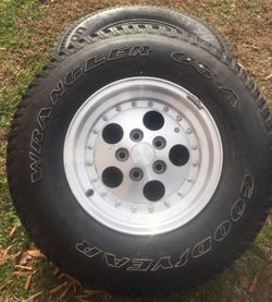 1 Jeep Wrangler 15inch rim with brand new 30x 9.50r15lt Goodyear wrangler tire