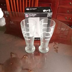 NFL PILSNER GIFT SET CONTAINS  (2) 16 OZPILSNERS 
