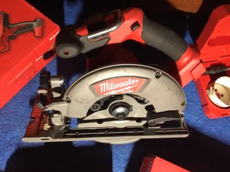 Milwaukee Saw! Only 75 mañana 💥💥👍🏽👍🏽. Check my other Milwaukee tools! This weekend only ⌛️⌛️