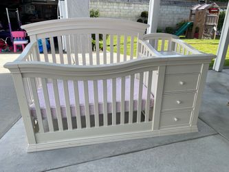 Crib with changing table