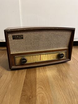 Vintage Zenith AM-FM RADIO model Number S-52224 WORKS