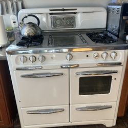 Vintage Wedgewood stove oven. 40” Wide