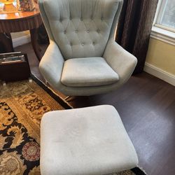 Pottery Barn Swivel Chair With Foot Stool👍