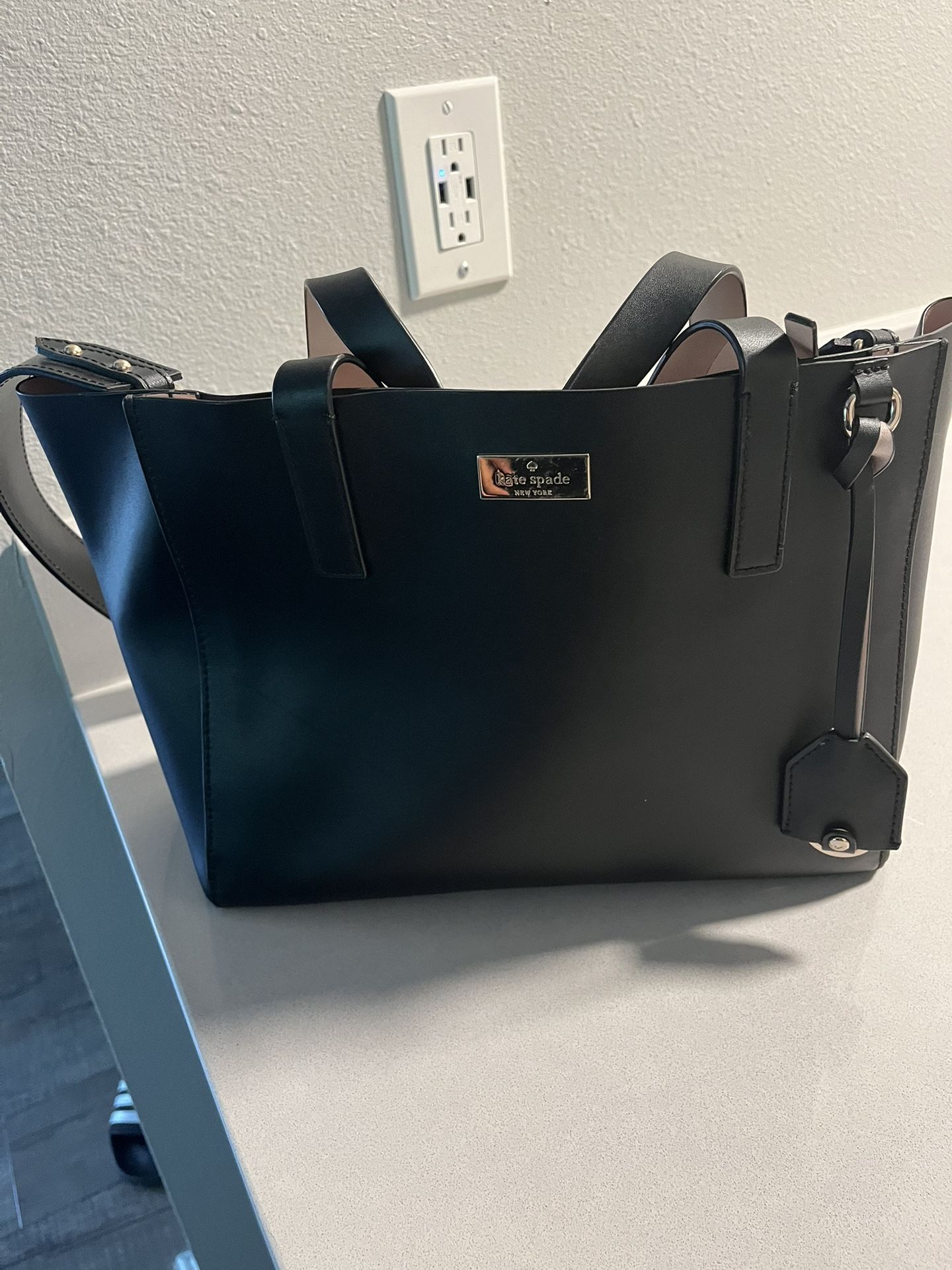 🖤 Kate Spade NY Black Leather Tote – Nearly New! 🖤