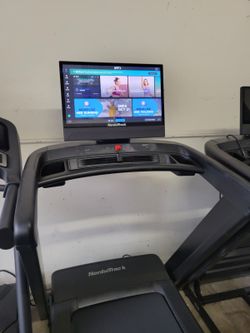 Vegas - Lightly Used Nordictrack Treadmill 2450 Model  - 1000$