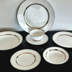 87-PIECE HARMONY HOUSE FINE CHINA SET NEVER USED,  MADE IN JAPAN 