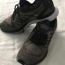 Nike tennis shoes for women