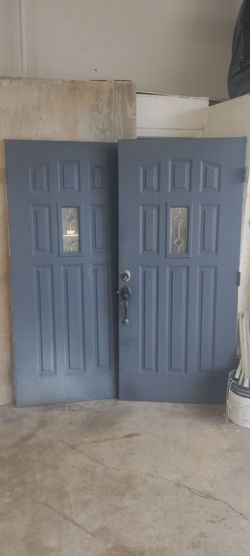 Exterior metal double doors paint bubbles minor very minor rust spots 36x36x79