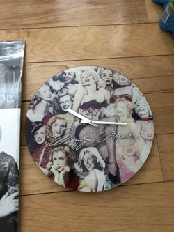 Marilyn Monroe clock