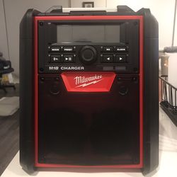 Milwaukee Radio changer in Bluetooth 1 mes de uso