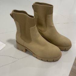 Combat Chelsea Booties 6.5 Women’s 