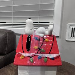 Peanuts Snoopy Christmas  Dog House With Lights Cookie Jar/Canister