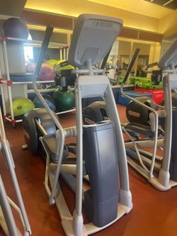 Precor EFX 885 Elliptical Crosstrainer LOW HOURS!