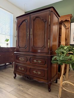 🔥French Armoire Cabinet Dresser By Century *SALE