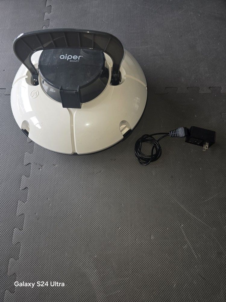 Apier Rechargeable Battery Pool Cleaner