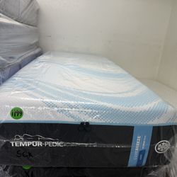 SPLIT CALIFORNIA KING SIZE TEMPURPEDIC LUXEBREEZE (SOFT) MATTRESS & BOX SPRING BED SET