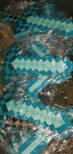 Mincraft diamond pickaxe and sword