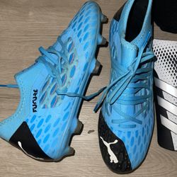 8.5 Men Puma Soccer Shoes