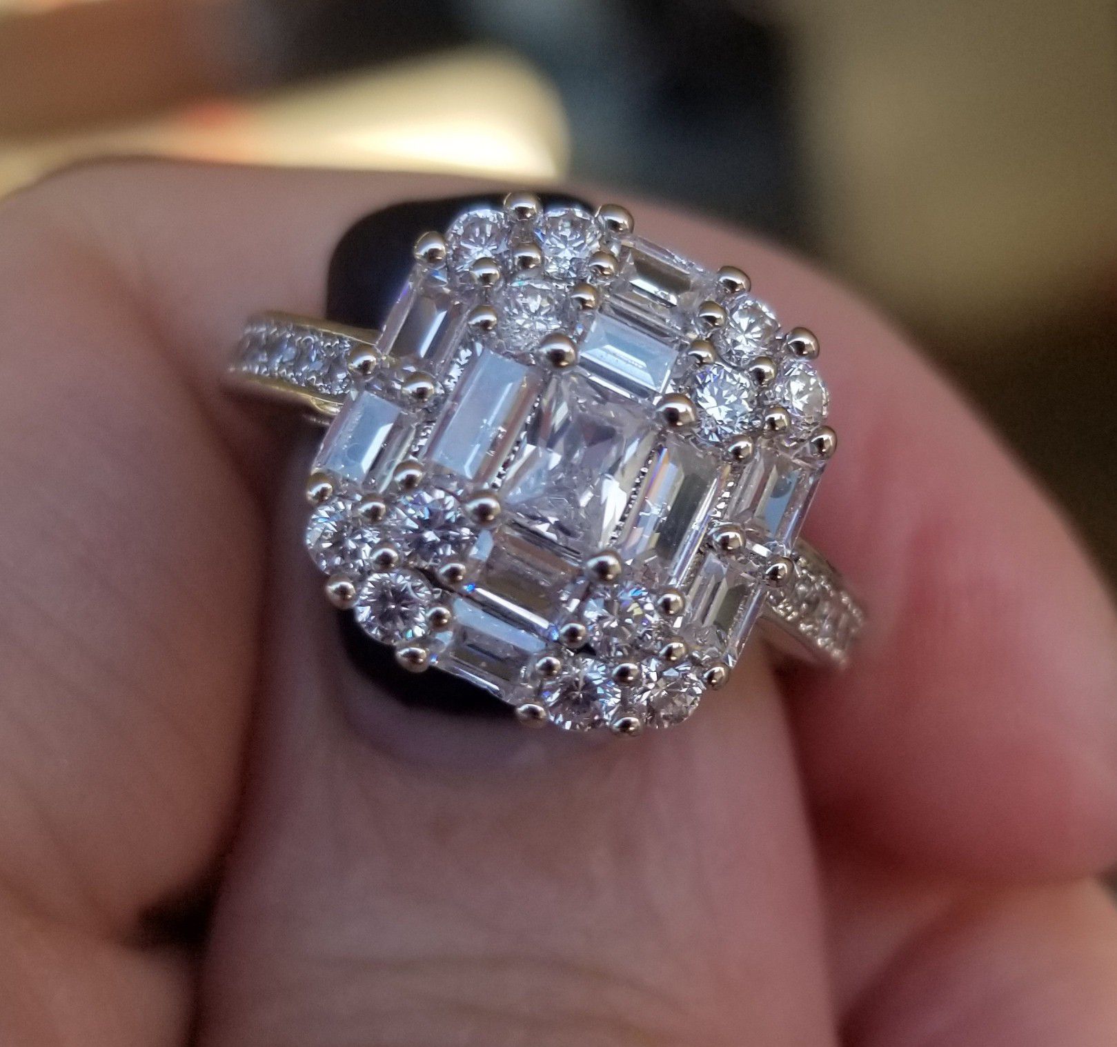 Beautiful ring..... Size 7