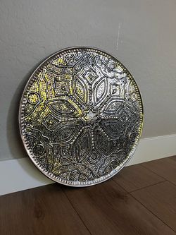 24” Round Silver Metal Wall Plate With Embossed Mosaic Mirror Details Home Wall Decor