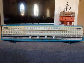 Vintage Rincan AM FM 2 Speaker AFC. Tube Radio (Working)