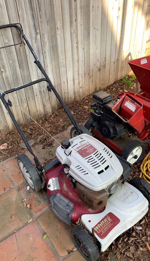 White Outdoor 21” self propelled lawn mower for Sale in Riverside, CA