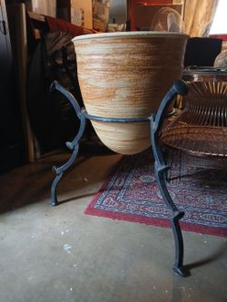 Planter pot with stand