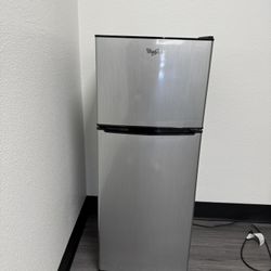 Whirlpool Mini  Refrigerator 