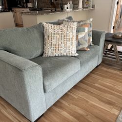 🛋️ Rooms To Go Sofa Set – Like New – $750 (Paid $1,200) 🛋️