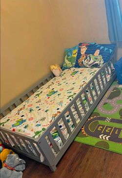 Twin floor bed