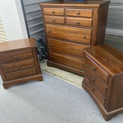 Vaughan Bassett Rustic Cherry Wood Villa Chest And Night Stands