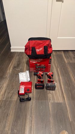 Milwaukee M18 18-Volt Lithium-Ion Brushless Cordless Compact Hammer Drill/Impact Combo Kit (2-Tool) with (2) Batteries, Bag