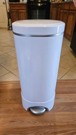 Munchkin Diaper Pail and Refills
