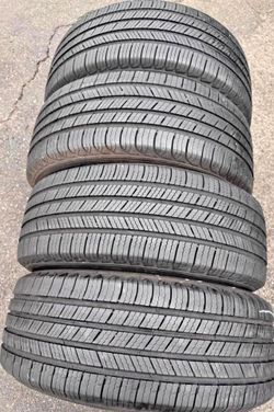 205/70/15 Michelin Selling a set of 4 tires in excellent condition π«‘
