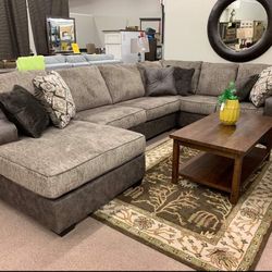 Brand New/ Brown Large Sectional, Seccional, Couch/ Ashley