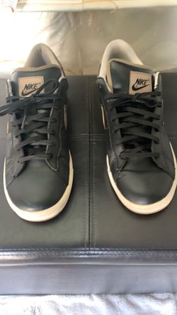 Nike sneaker black (men’s size9)