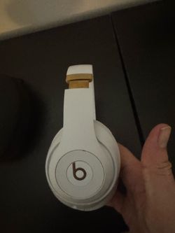 Beats Studio white and gold like new