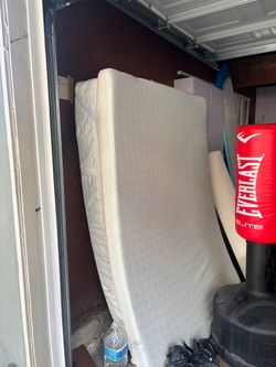 Full mattress + mattress topper (used)
