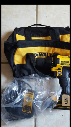 Dewalt 20V MAX 1.5 Ah Cordless Lithium-Ion 1/2 in. Compact Drill Driver Kit