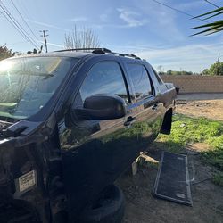 07 chevy Avalanche Ltz (parts only)