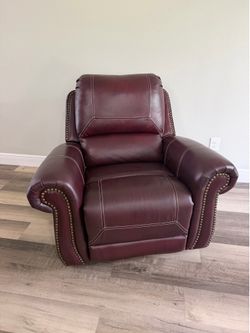 Ashley Furniture Recliner – Excellent Condition