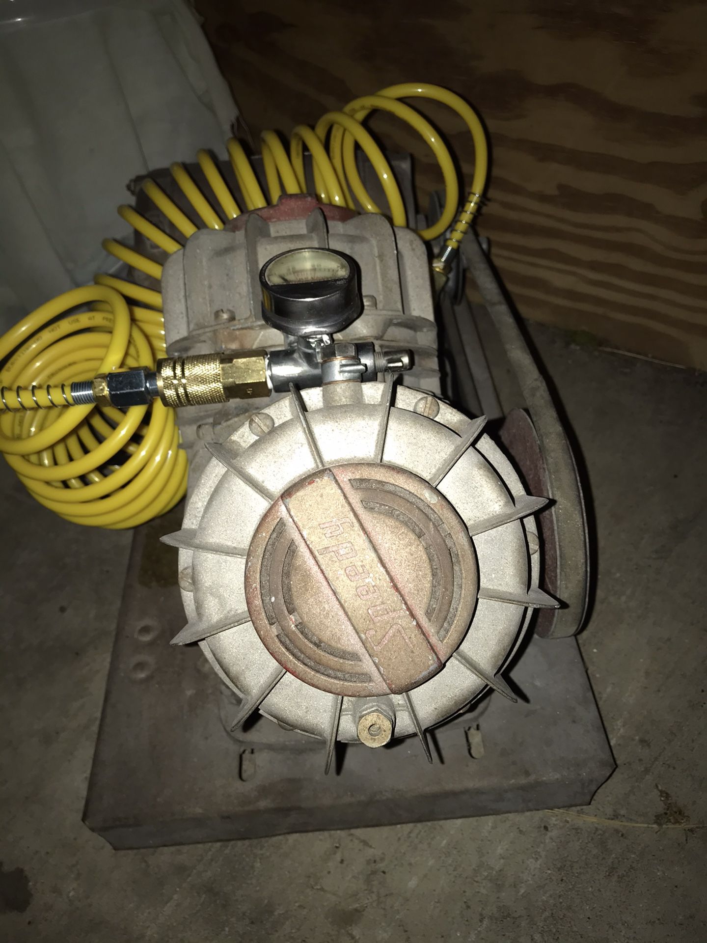 1950’S Speedy 1/2 horsepower compressor and sprayer excellent condition has wheels so you can move it around asking $225.00 it’s vintage thanks