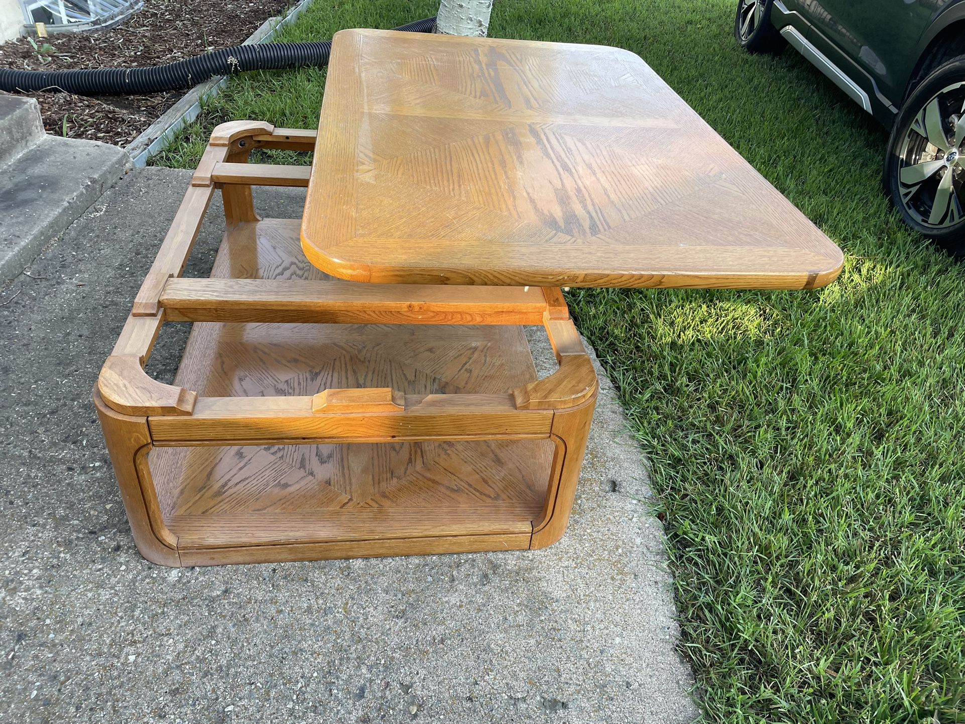 Solid Wood Lift-Top Coffee Table – Vintage Oak Design – $120 OBO