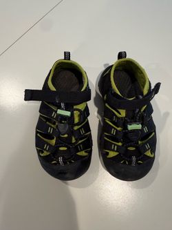 Keens Boys Size 10