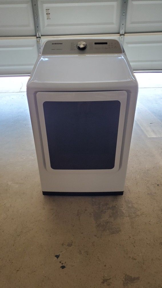 Samsung 7.4 cu. ft Electric Dryer with Steam Sanitize+ DVE50R5400