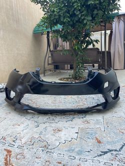 Nissan Sentra 2016 front bumper, car mats, Hubcaps.