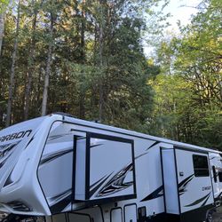 2018 Keystone Carbon 403 40ft Toy Hauler