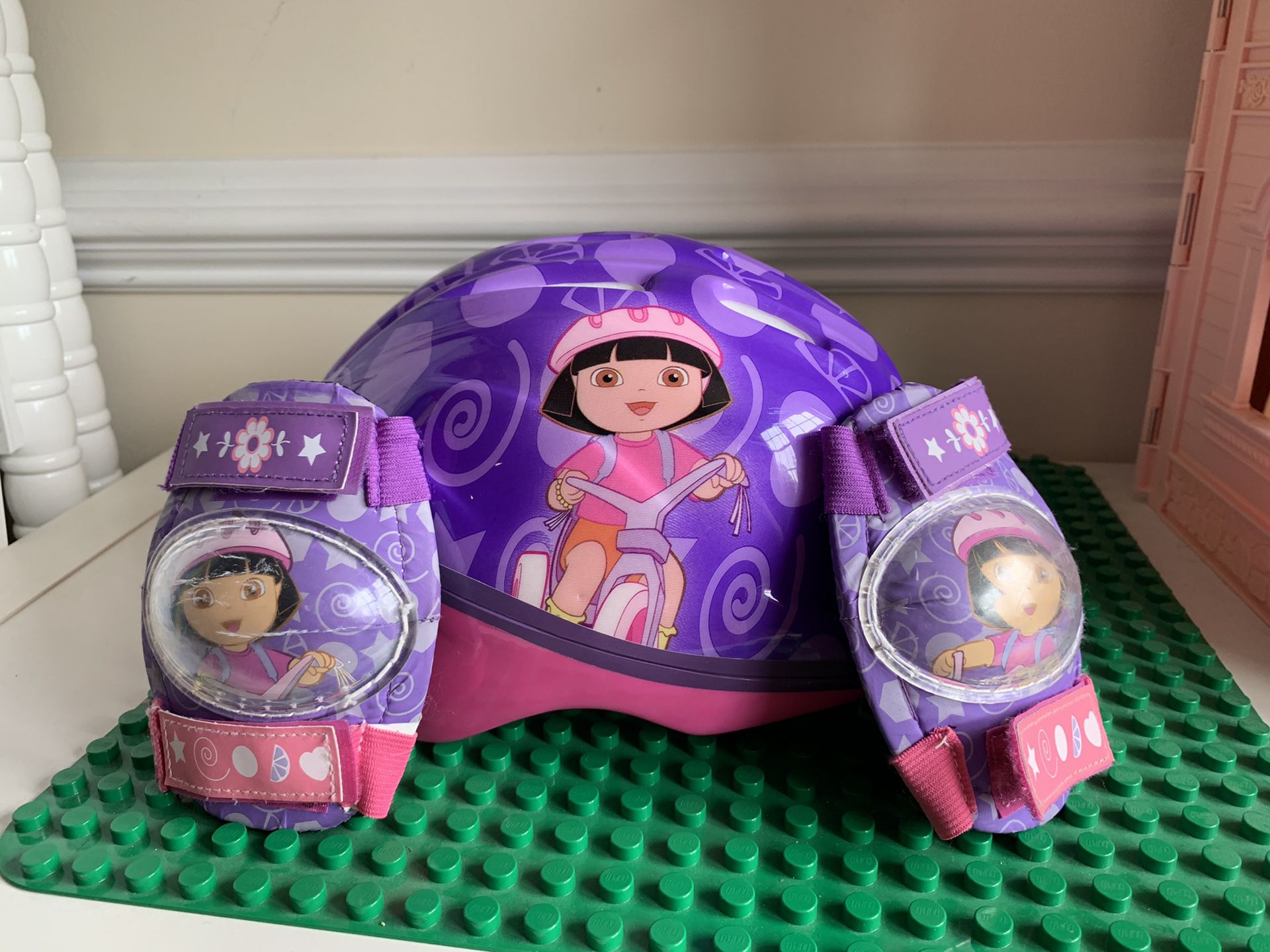 Dora helmet and knee pads