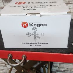 Double gauge regulator