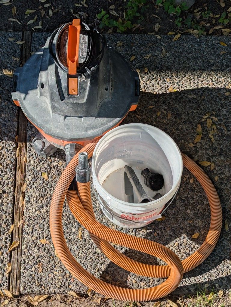 6 gal shop vac with accessories